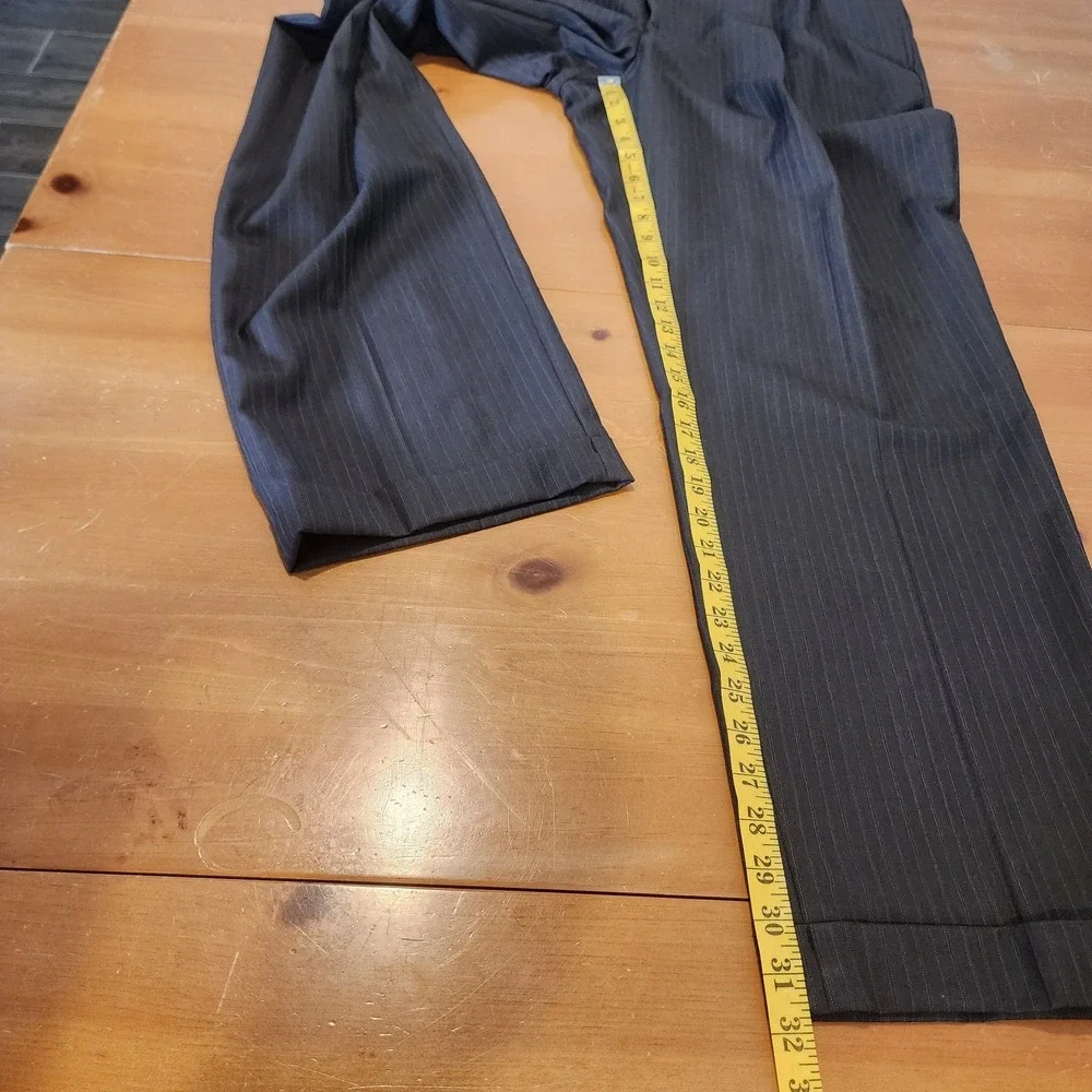 Jos A Bank Signature Gold Wool Business Suit Mens 44L x 39 Gray Pinstripe Career